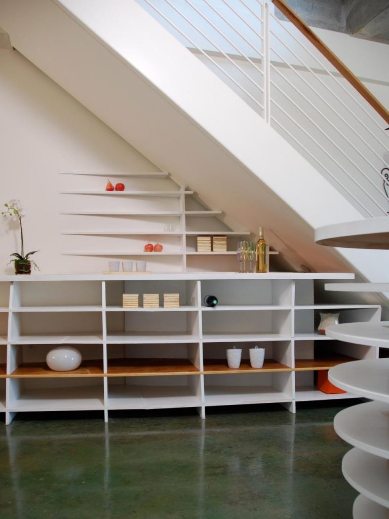 hdts-2611_frontal-view-under-stairs-shelves_s3x4-jpg-rend-hgtvcom-966-1288