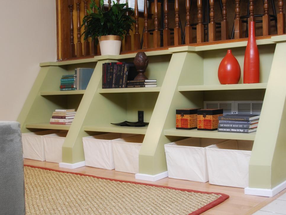 hdts-2810_green-shelves-at-stairs_s4x3-jpg-rend-hgtvcom-966-725