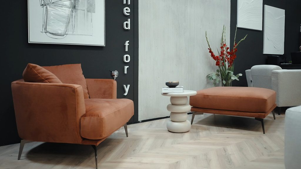 Euromobila: de la un atelier de 100 mp la unul dintre cei mai importanți producători români de mobilier tapițat Euromobila: de la un atelier de 100 mp la unul dintre cei mai importanți producători români de mobilier tapițat
