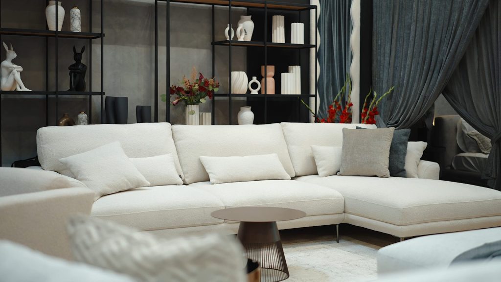 Euromobila: de la un atelier de 100 mp la unul dintre cei mai importanți producători români de mobilier tapițat Euromobila: de la un atelier de 100 mp la unul dintre cei mai importanți producători români de mobilier tapițat