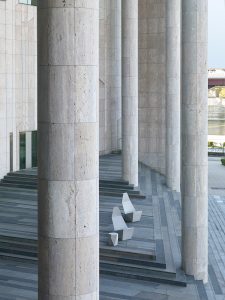 Mobilă din beton marca Ivanka la Design Miami 2016