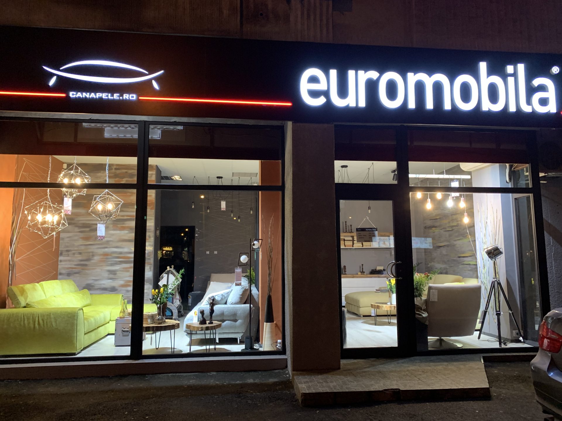 Euromobila: de la un atelier de 100 mp la unul dintre cei mai importanți producători români de mobilier tapițat Euromobila: de la un atelier de 100 mp la unul dintre cei mai importanți producători români de mobilier tapițat