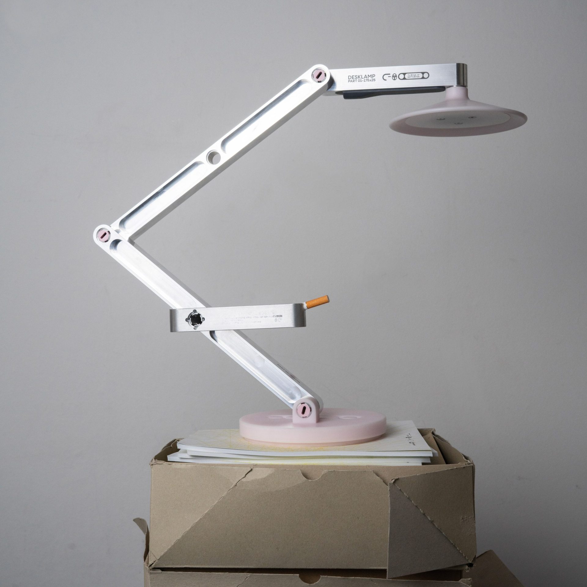 Lămpi sci-fi și mobilier gonflabil la cea mai importantă săptămână a designului din lume, Milan Design Week 2026