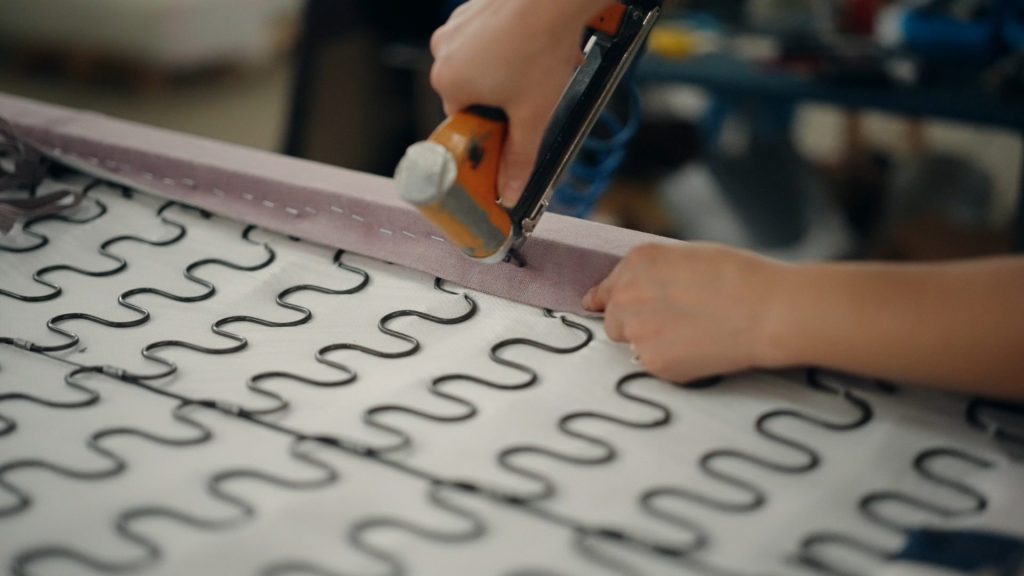 Euromobila: de la un atelier de 100 mp la unul dintre cei mai importanți producători români de mobilier tapițat Euromobila: de la un atelier de 100 mp la unul dintre cei mai importanți producători români de mobilier tapițat
