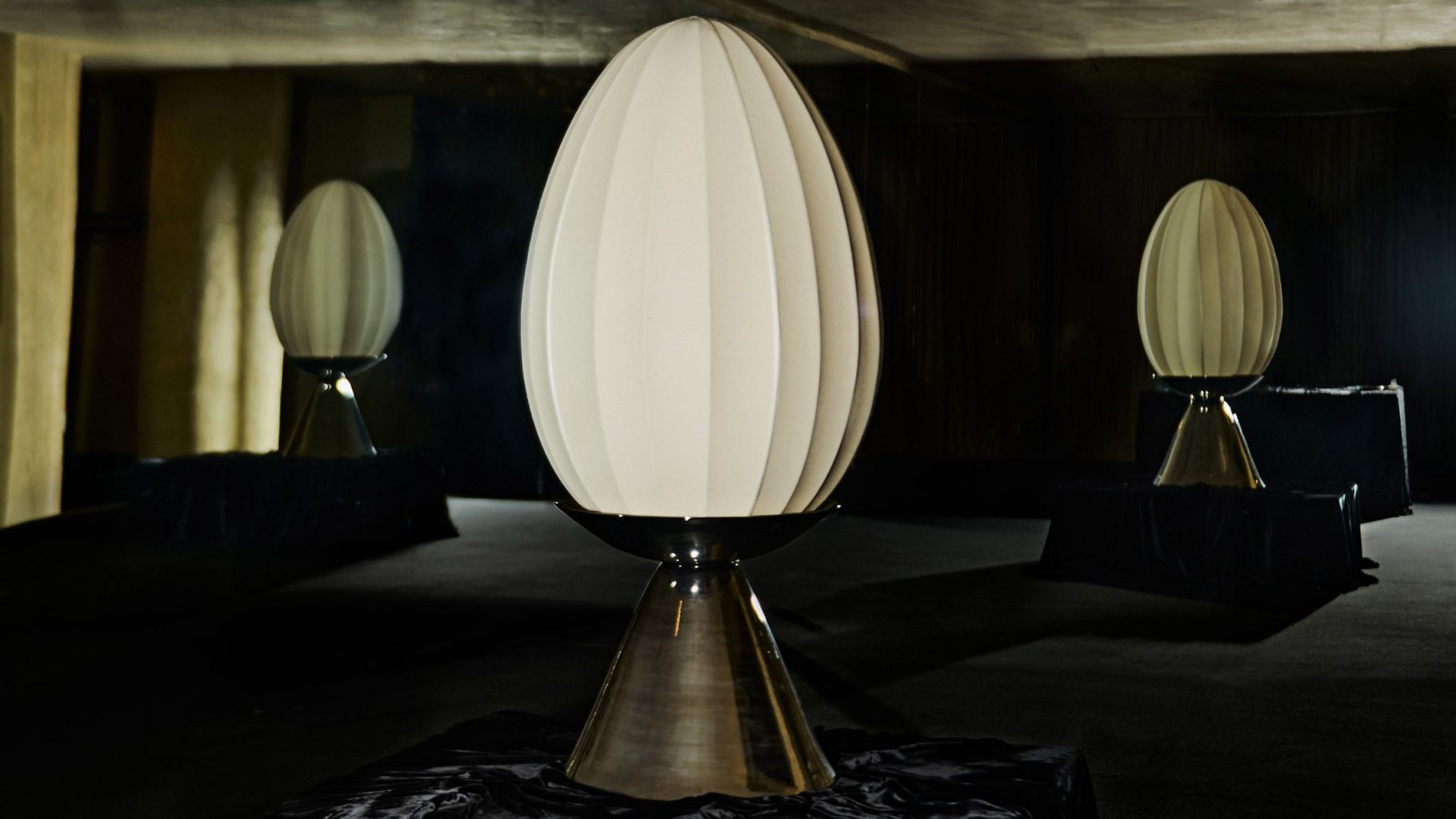 Lămpi sci-fi și mobilier gonflabil la cea mai importantă săptămână a designului din lume, Milan Design Week 2026